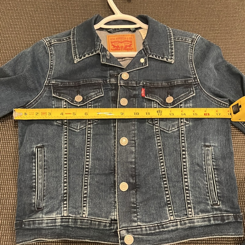 Levi’s classic denim jacket. - Picture 8 of 9